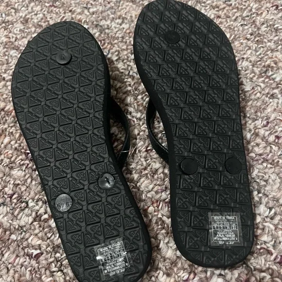 New ROxy flip flops - Picture 2 of 2